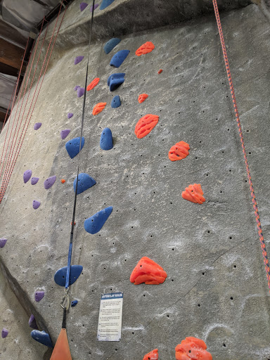 Rock Climbing Gym «Hangar 18 Indoor Climbing Gym - South Bay», reviews and photos, 4926 W Rosecrans Ave, Hawthorne, CA 90250, USA