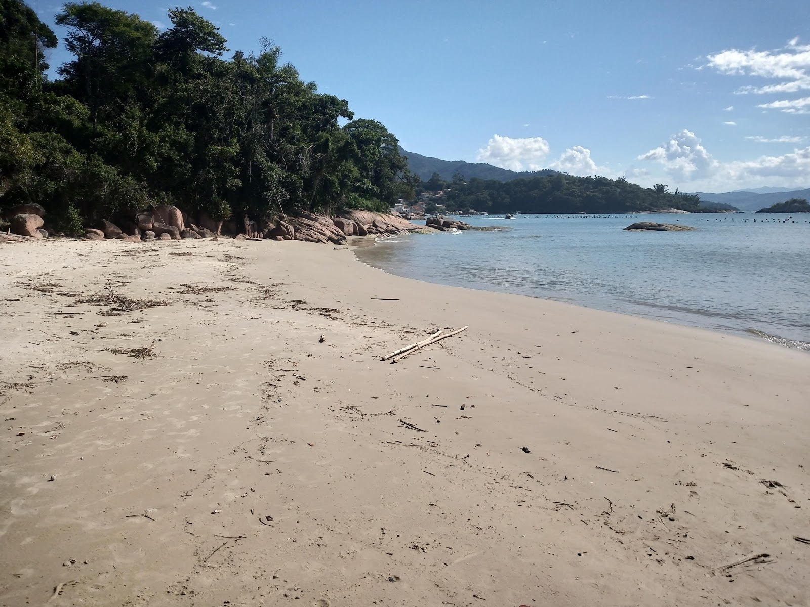 Valokuva Praia da Poiemaista. villi alue