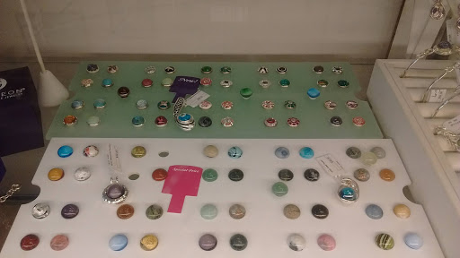 Jewelry Store «Gray Jewelers», reviews and photos, 172 Johns Pass Boardwalk W, Madeira Beach, FL 33708, USA