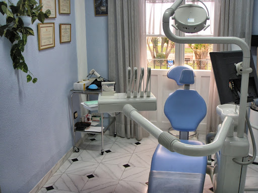 Dentistas Alicante Dr Rafael Poveda LLopis