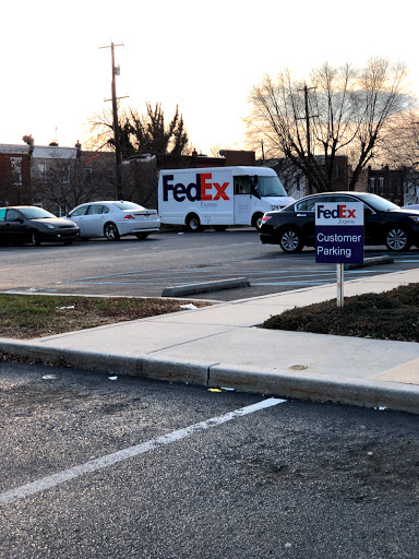 Shipping and Mailing Service «FedEx Ship Center», reviews and photos, 3600 Grays Ferry Ave, Philadelphia, PA 19146, USA