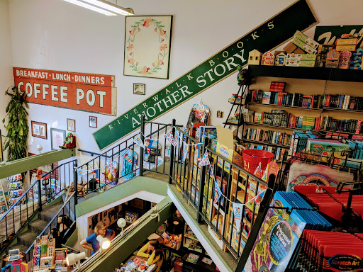 Book Store «Riverwalk Books», reviews and photos, 116 E Woodin Ave, Chelan, WA 98816, USA