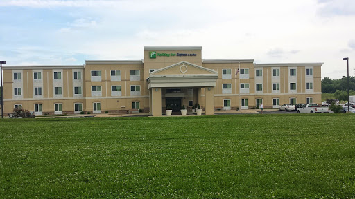 Roofing Contractor «DC Contracting», reviews and photos, 604 E Mill St, Summitville, IN 46070, USA