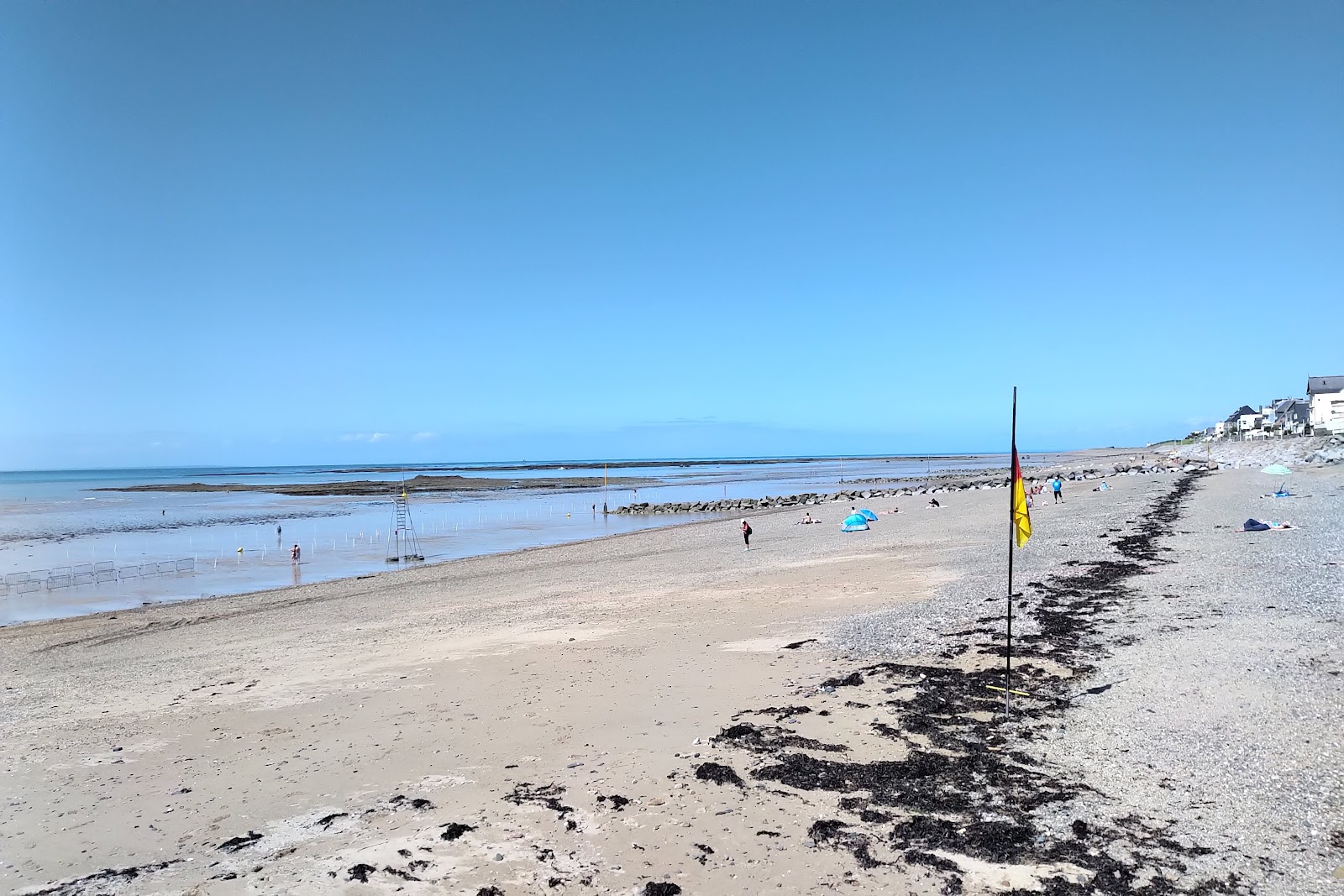 Foto di Plage d'Agon-Coutainville con una superficie del sabbia beige