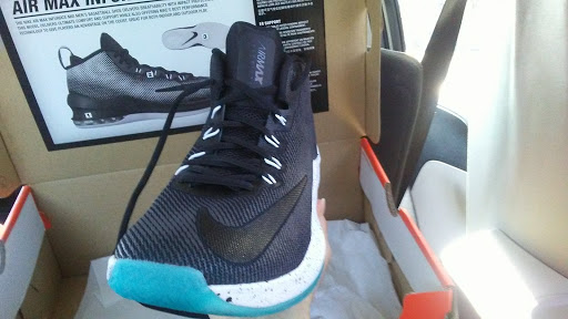 Sporting Goods Store «Big 5 Sporting Goods - Fresno», reviews and photos, 5488 N Blackstone Ave, Fresno, CA 93710, USA