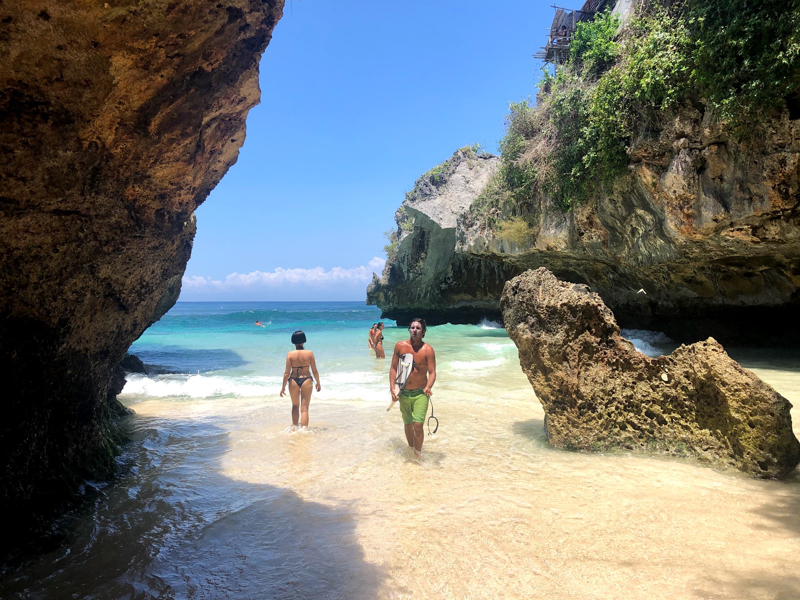 Foto av Uluwatu Strand med liten vik