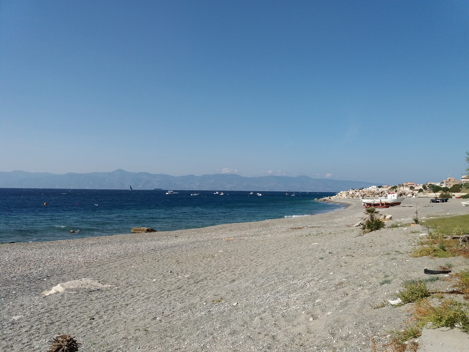 Foto de Giovanni-Lazzaro beach e o assentamento