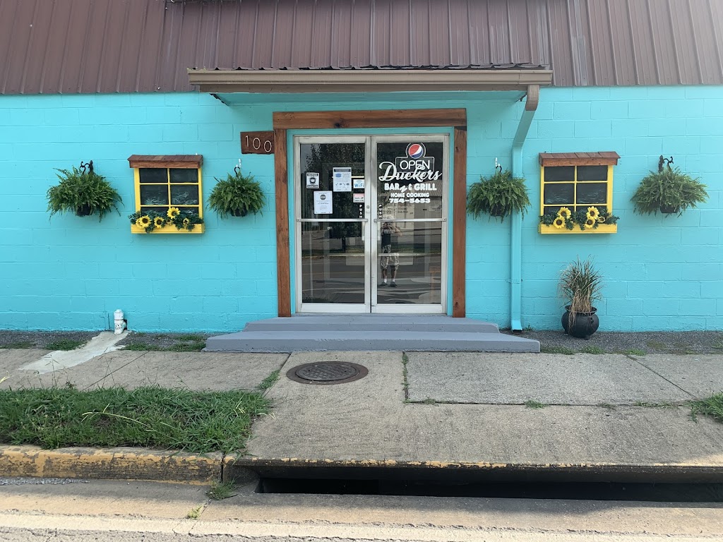 Duckers Barn & Grill 41522