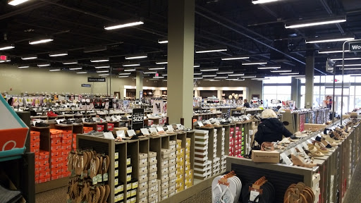 Shoe Store «DSW Designer Shoe Warehouse», reviews and photos, 100 W Higgins Rd, South Barrington, IL 60010, USA