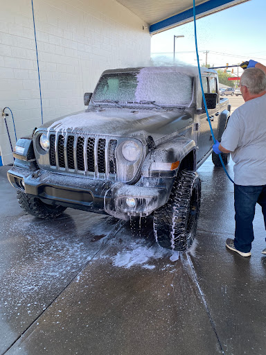BUGGS OFF Car Wash en Roy