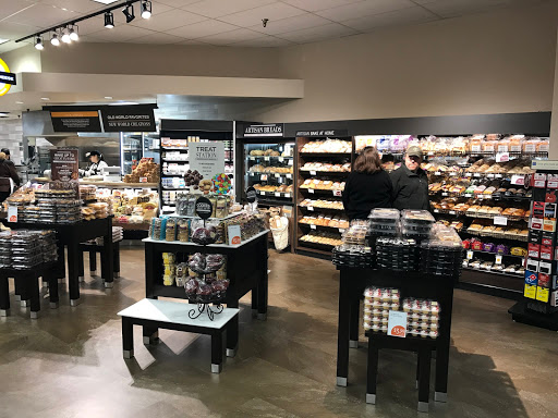 Grocery Store «Lunds & Byerlys Navarre», reviews and photos, 3333 Shoreline Dr, Navarre, MN 55392, USA