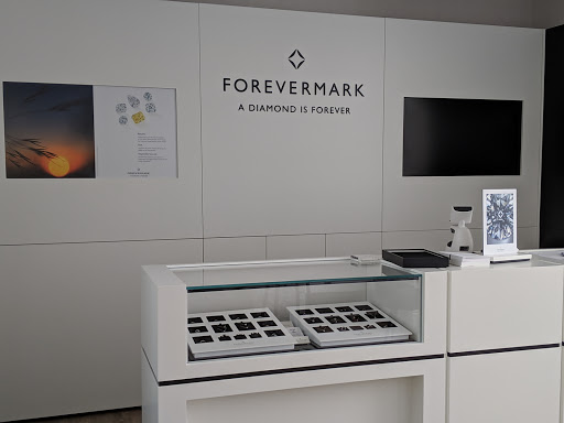 Jewelry Store «Lasker Jewelers Eau Claire, WI», reviews and photos, 3705 S Oakwood Mall Dr, Eau Claire, WI 54701, USA