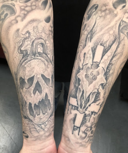 Nine Lives Tattoo, 61 N Holladay Dr, Seaside, OR 97138, USA, 