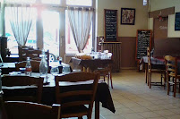 Atmosphère du Restaurant Les Nouveaux Trois Moineaux à Vougy - n°1