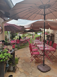 Atmosphère du Restaurant La vieille Auberge à Le Mayet-de-Montagne - n°14
