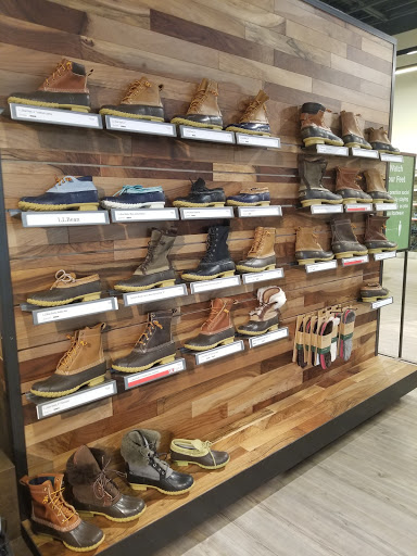 Clothing Store «L.L. Bean», reviews and photos, 25225 Cedar Rd, Lyndhurst, OH 44124, USA