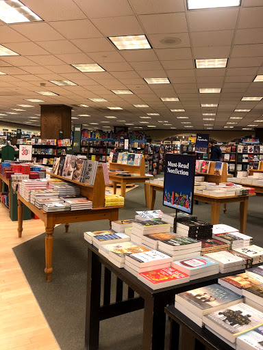 Book Store «Barnes & Noble», reviews and photos, 3216 W Lake St, Minneapolis, MN 55416, USA