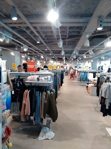 Magasin d'ameublement et de décoration H&M Poitiers