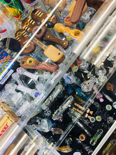 Tobacco Shop «Vape & Smoke Shop - West Pines», reviews and photos, 12397 Pembroke Rd, Pembroke Pines, FL 33025, USA