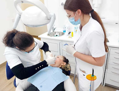 Alizar Dental Av. Pablo Ruiz Picasso, 32, Local 1, 29670 San Pedro Alcántara, Málaga, España