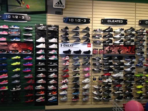 Shoe Store «Hibbett Sports», reviews and photos, 5907 Trussville Crossings Pkwy #101, Birmingham, AL 35235, USA