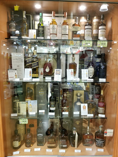 State Liquor Store «NH Liquor & Wine Outlet», reviews and photos, 294 Daniel Webster Hwy, Nashua, NH 03060, USA