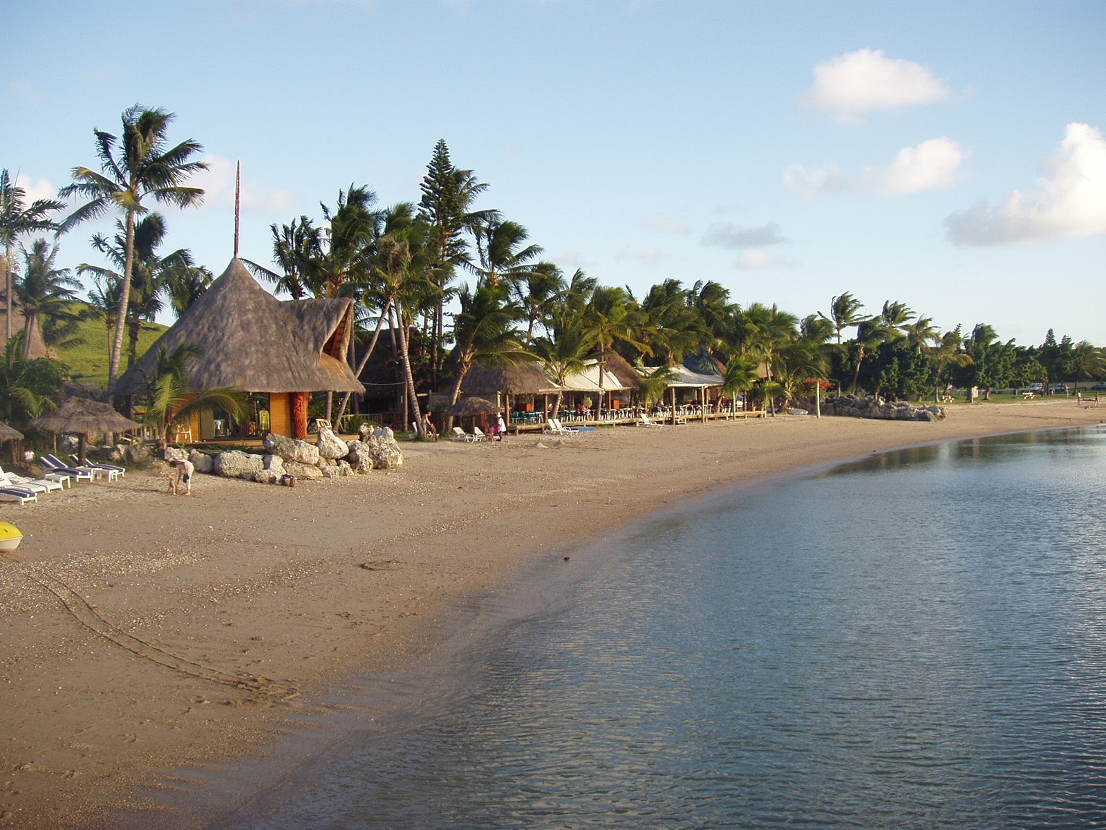 Kuendu Beach'in fotoğrafı çok temiz temizlik seviyesi ile