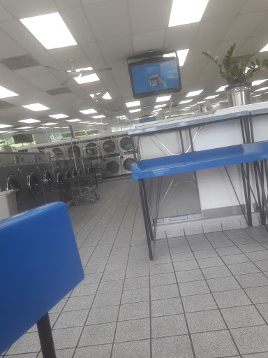 Laundromat «Family Wash Day», reviews and photos, 1415 Eastern Blvd, Essex, MD 21221, USA