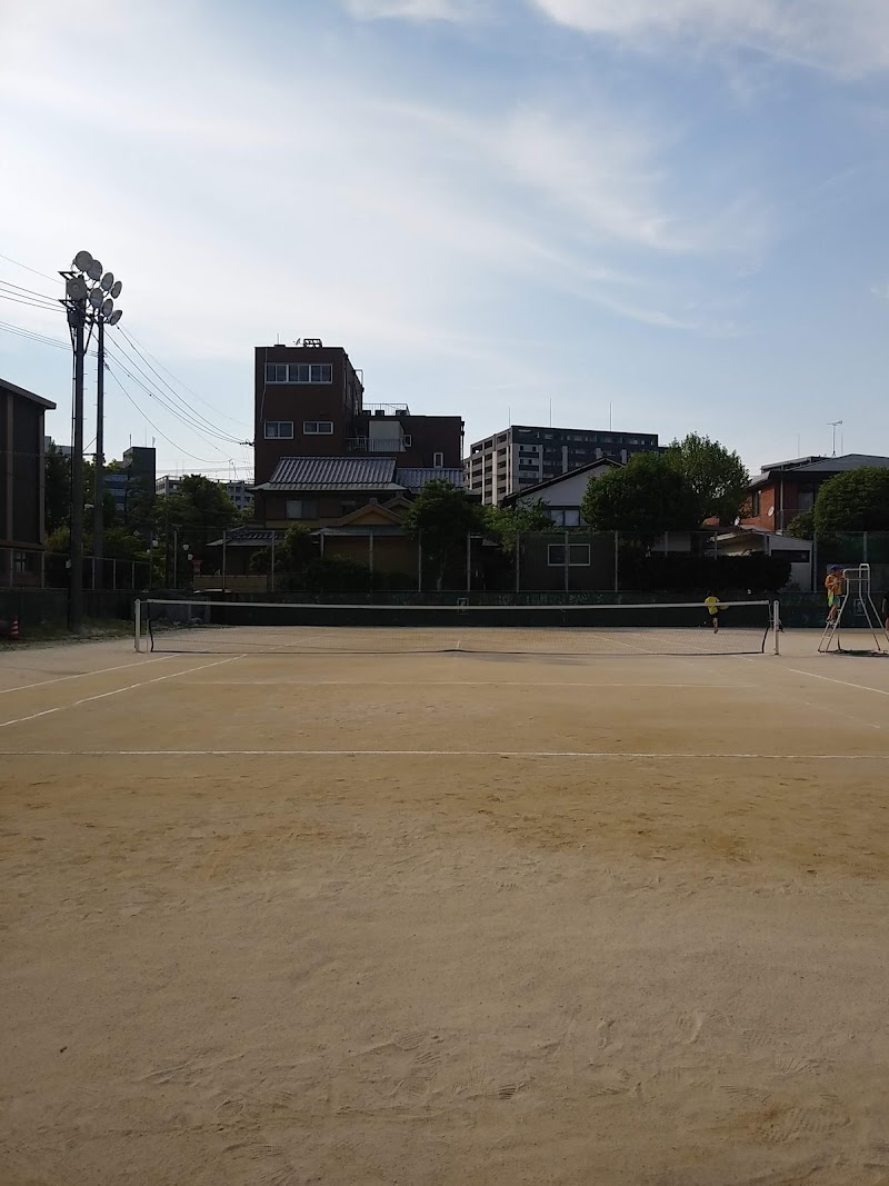 新屋敷公園テニスコート
