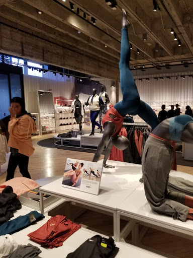 Clothing Store «Nike Lenox», reviews and photos, 3393 Peachtree Rd, Atlanta, GA 30326, USA