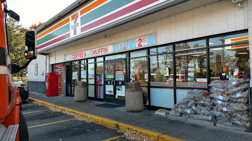 7-Eleven, 750 Rutherford Ave, Lyndhurst, NJ 07071, USA, 