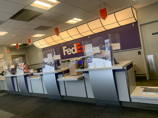 Shipping and Mailing Service «FedEx Ship Center», reviews and photos, 300 Craig Pl, Hillside, IL 60162, USA