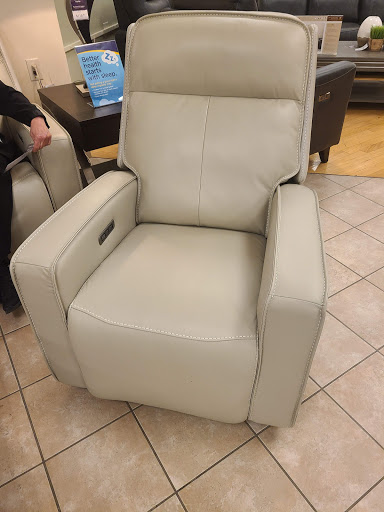 Furniture Store «Raymour & Flanigan Furniture and Mattress Store», reviews and photos, 100 Highland Ave, Seekonk, MA 02771, USA