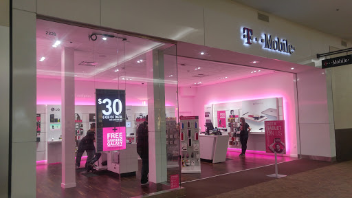 Cell Phone Store «T-Mobile», reviews and photos, 8251 Flying Cloud Dr Suite 2226, Eden Prairie, MN 55344, USA