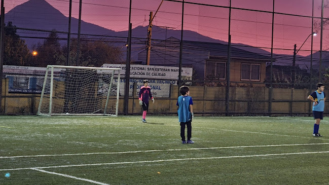 Opiniones de Fútbol Colegio San Esteban en Lo Barnechea - Campo de fútbol