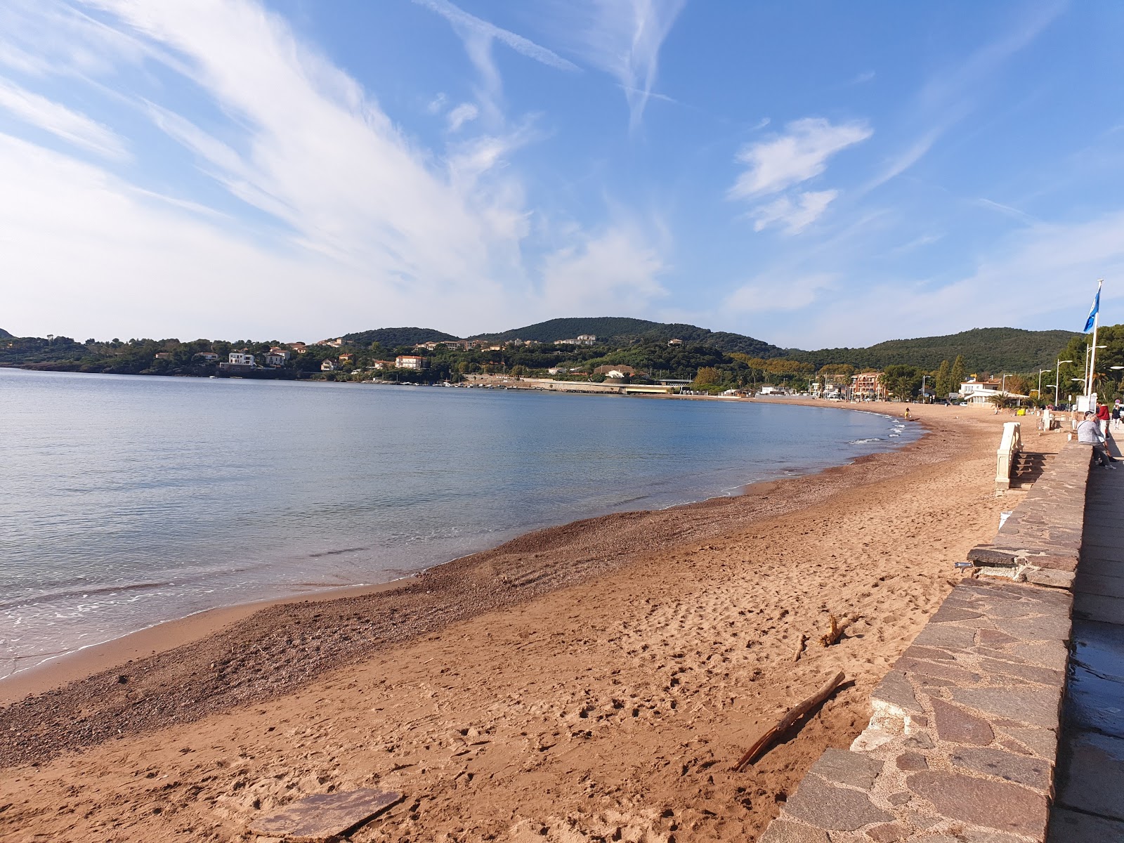 Foto di Spiaggia di Agay con parzialmente pulito livello di pulizia