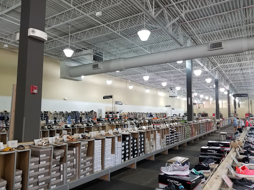 Shoe Store «DSW Designer Shoe Warehouse», reviews and photos, 413 N Milwaukee Ave, Vernon Hills, IL 60061, USA