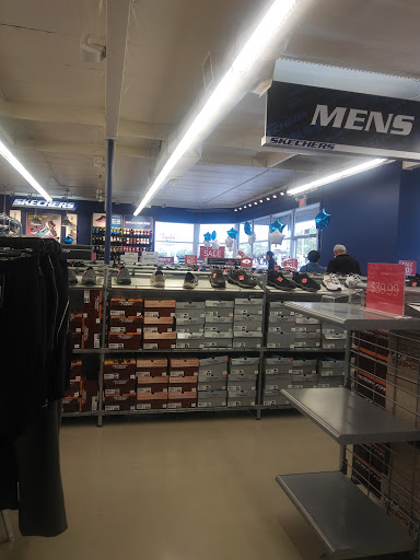 Shoe Store «SKECHERS Factory Outlet», reviews and photos, 2205 El Camino Real, Santa Clara, CA 95050, USA
