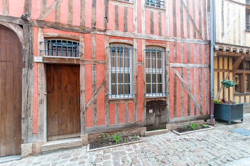 Lodge Maison Juvénal des Ursins, Le Petit Vauluisant et Sainte Trinité Troyes