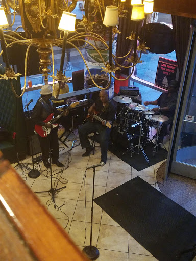 Shopping Mall «Atrium», reviews and photos, 100 W Randolph St, Chicago, IL 60601, USA