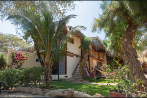 Muelle Viejo Bungalows image