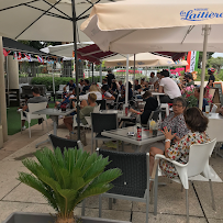 Atmosphère du Café Restaurant Le 55 Avenue à Antibes - n°3