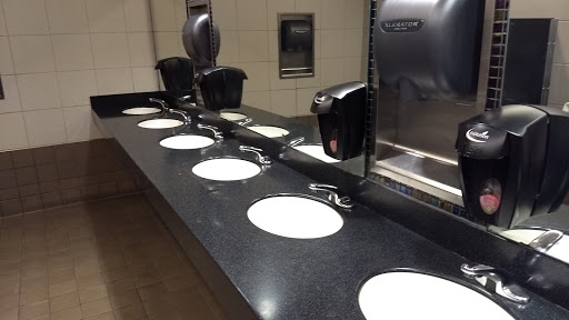 Movie Theater «ShowPlace ICON Theatres at Roosevelt Collection with ICON•X - Chicago», reviews and photos, 1011 S Delano Ct, Chicago, IL 60605, USA