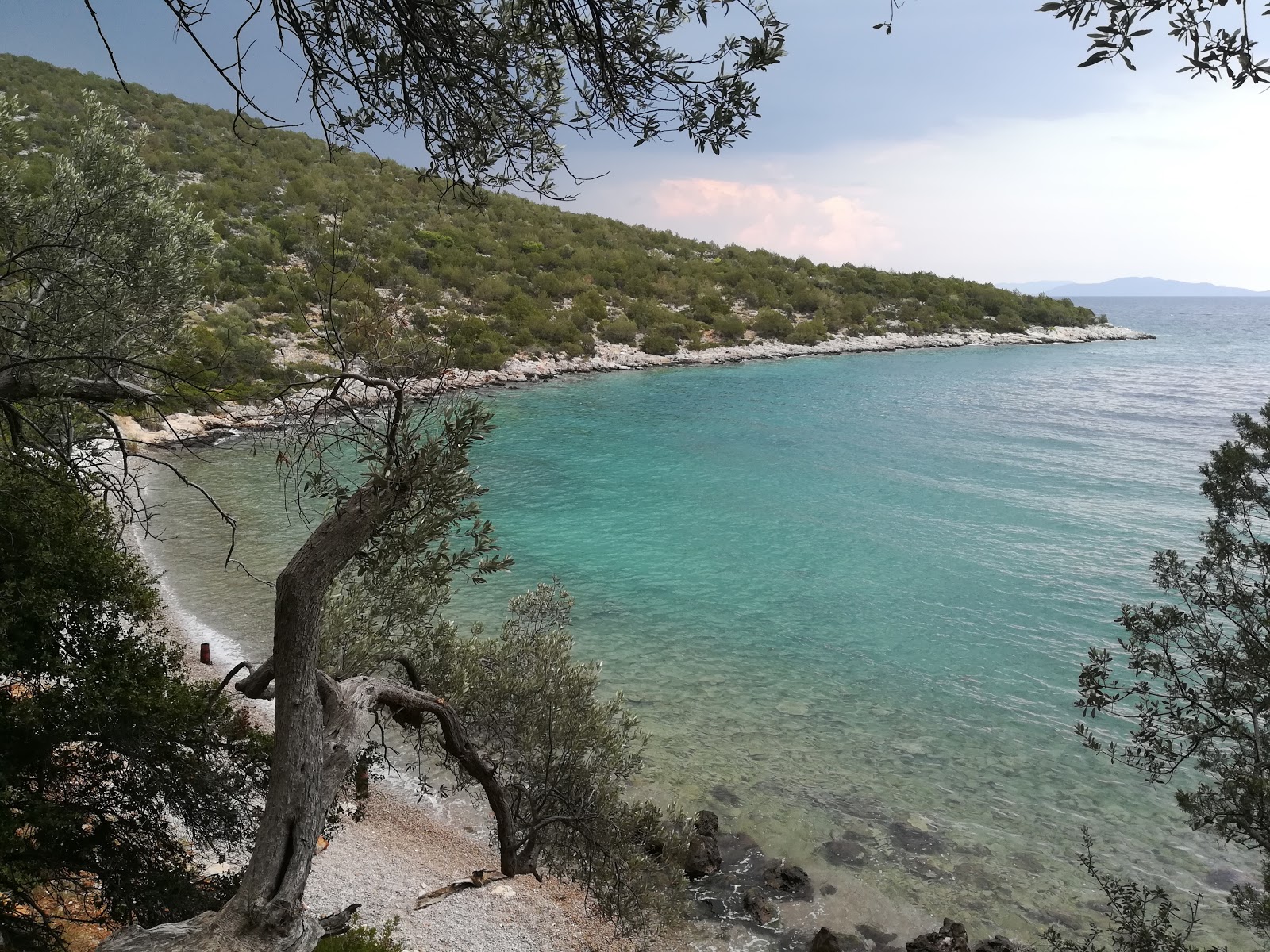 Foto di Piliostasi beach con una superficie del ciottolo leggero