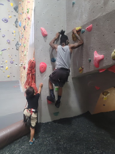 Gym «North Summit Climbing Gym», reviews and photos, 481 Bushkill Plaza Ln, Wind Gap, PA 18091, USA