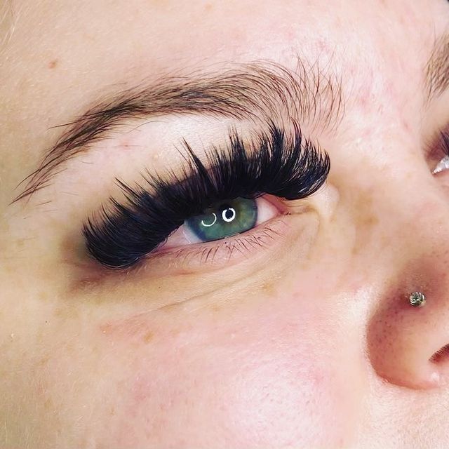 Golden Beauty Bar: Custom Spray Tans & Lash Extensions 83854