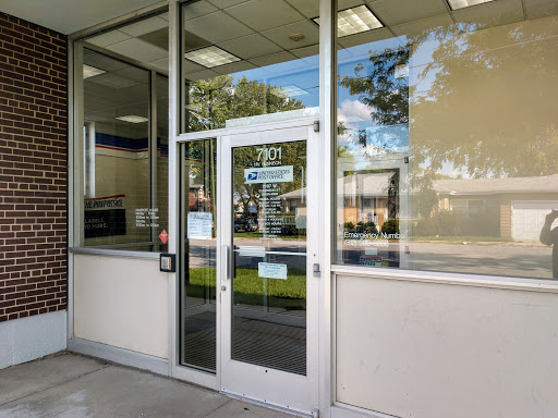Post Office «United States Postal Service», reviews and photos, 7101 W Gunnison St, Harwood Heights, IL 60706, USA