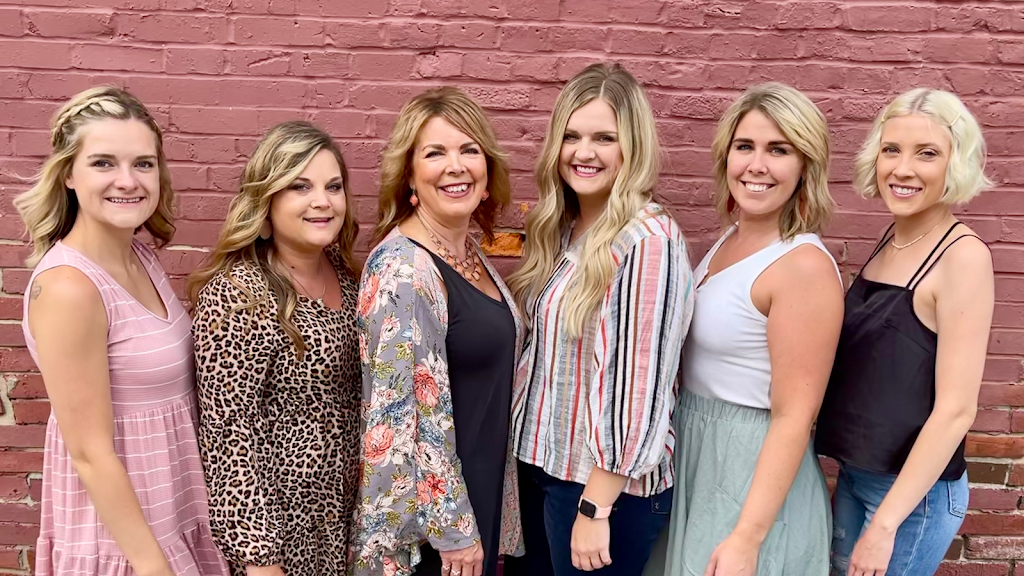 Tangles Hair Salon 52632