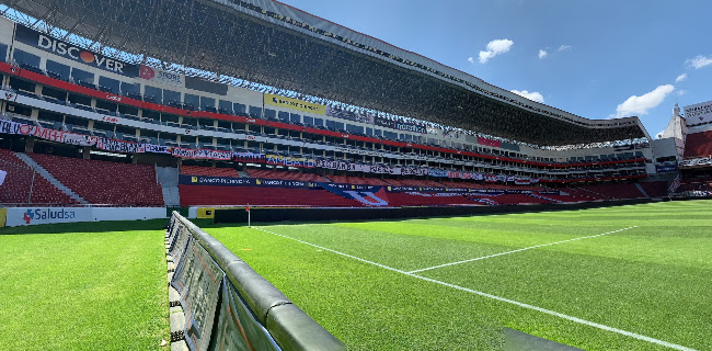 Opiniones de Estadio De Liga Deportiva Universitaria Rodrigo Paz en Quito - Campo de fútbol