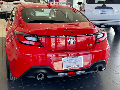 Car Dealer «Classic Toyota», reviews and photos, 515 N Green Bay Rd, Waukegan, IL 60085, USA